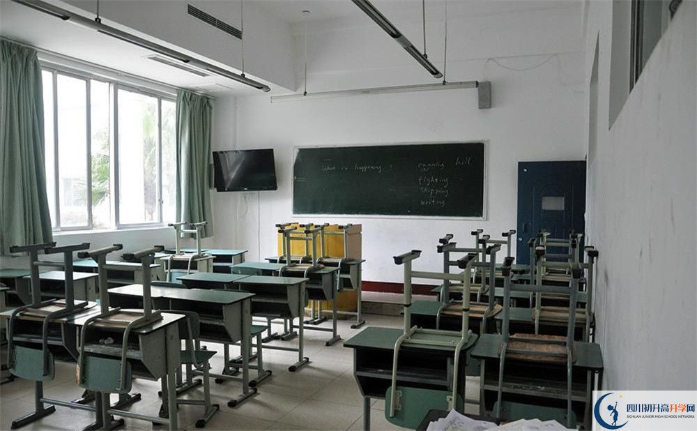 成都外國語學校高一多久放一次假？