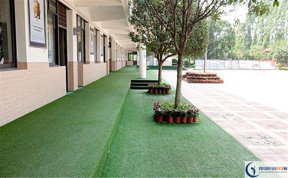 都江堰玉壘學(xué)校住宿費用是多少？