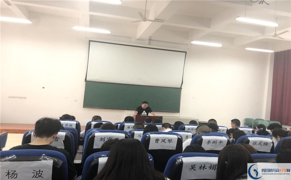 四川師大附屬第三實驗中學(xué)初升高向外地招生嗎？