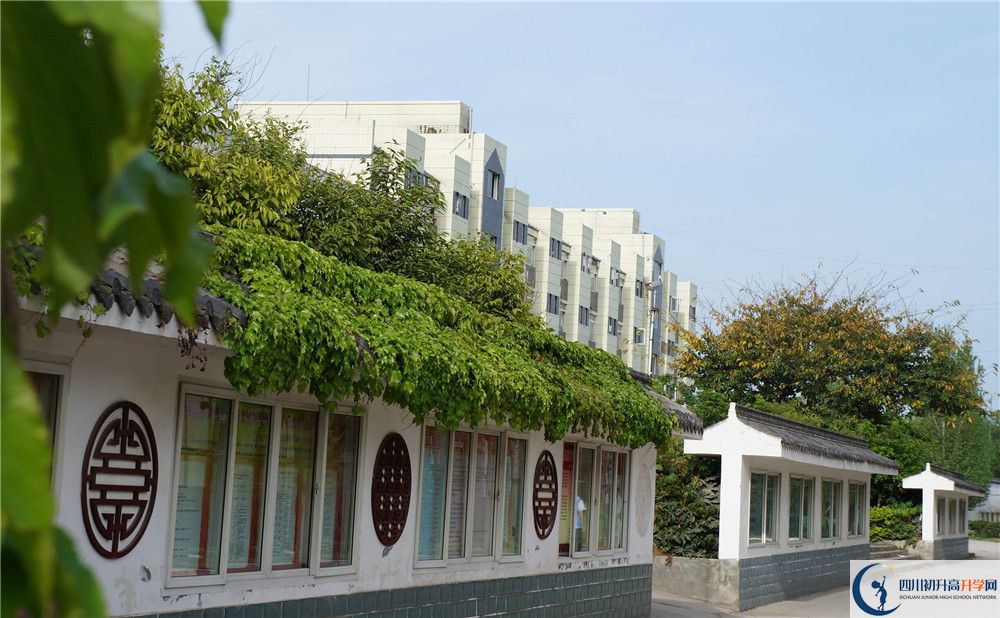 高板中學(xué)住宿費(fèi)用是多少？