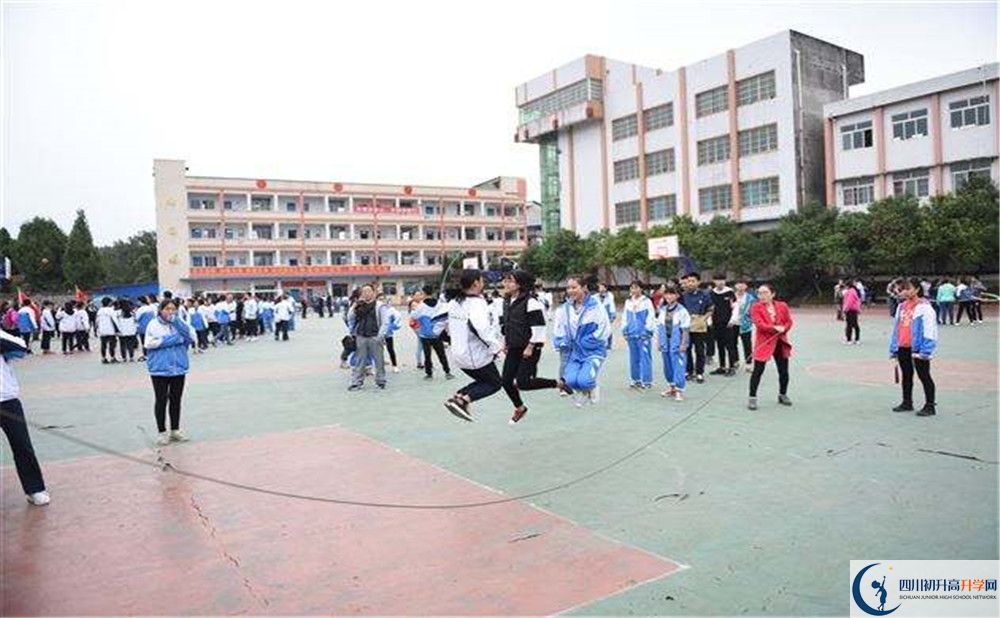 成都棠湖外國語學校高中住宿怎么樣？