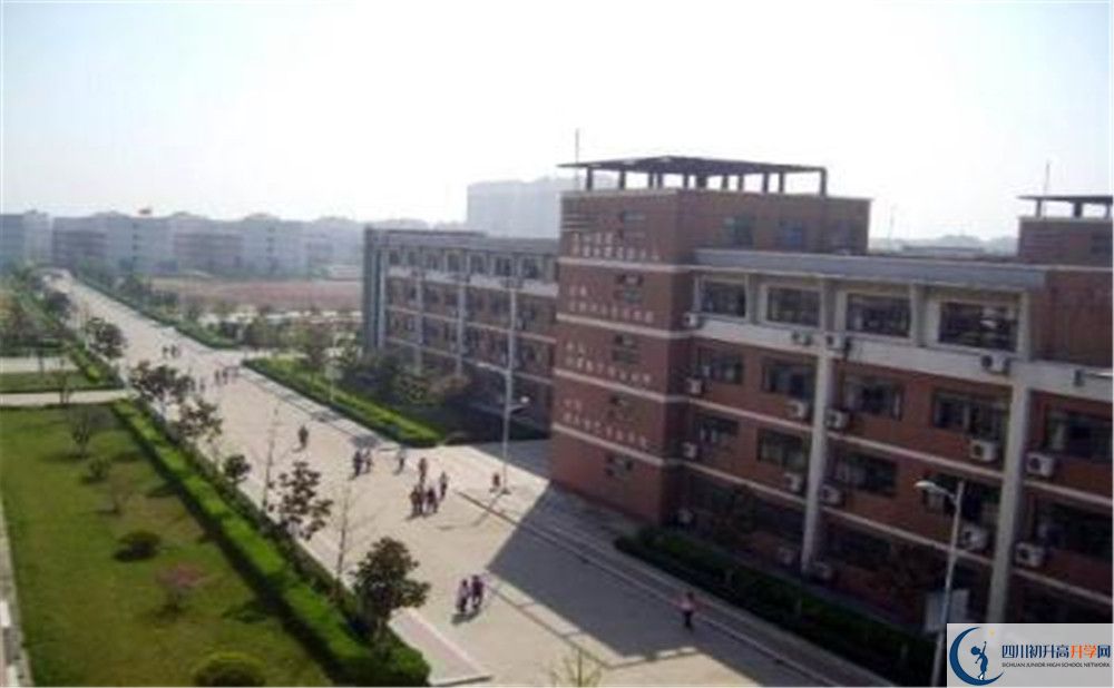 都江堰中學(xué)的高中住宿怎么樣？