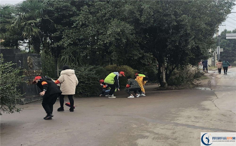 養(yǎng)馬中學(xué)位置在哪里？
