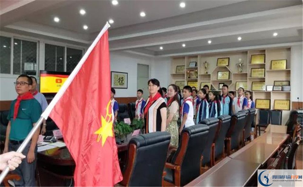 成都三十六中是重點(diǎn)中學(xué)嗎？