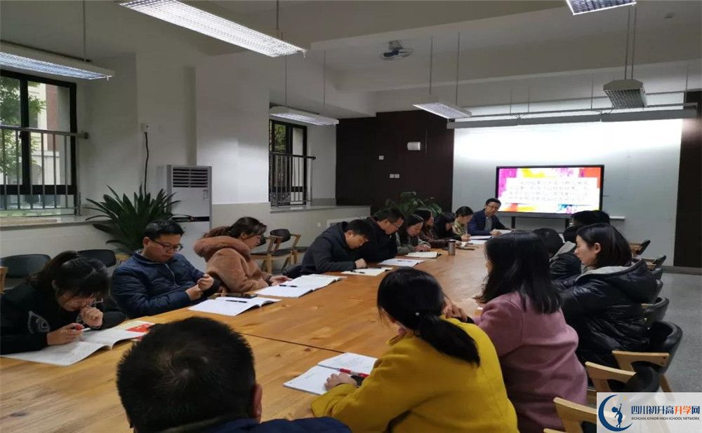 成都教科院附屬學(xué)校實(shí)驗(yàn)班人數(shù)是多少？