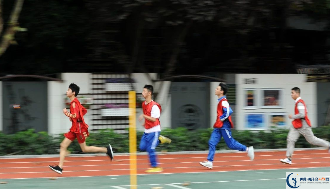 成都大學(xué)附屬中學(xué)實(shí)驗(yàn)班人數(shù)是多少？