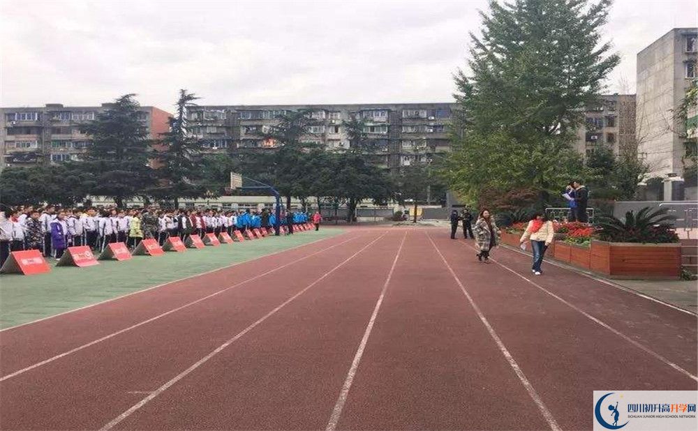 成都十八中實(shí)驗(yàn)班人數(shù)是多少？