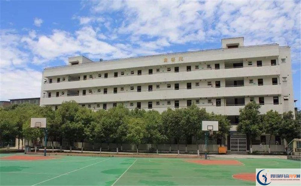 成都市籍田中學實驗班人數(shù)是多少？
