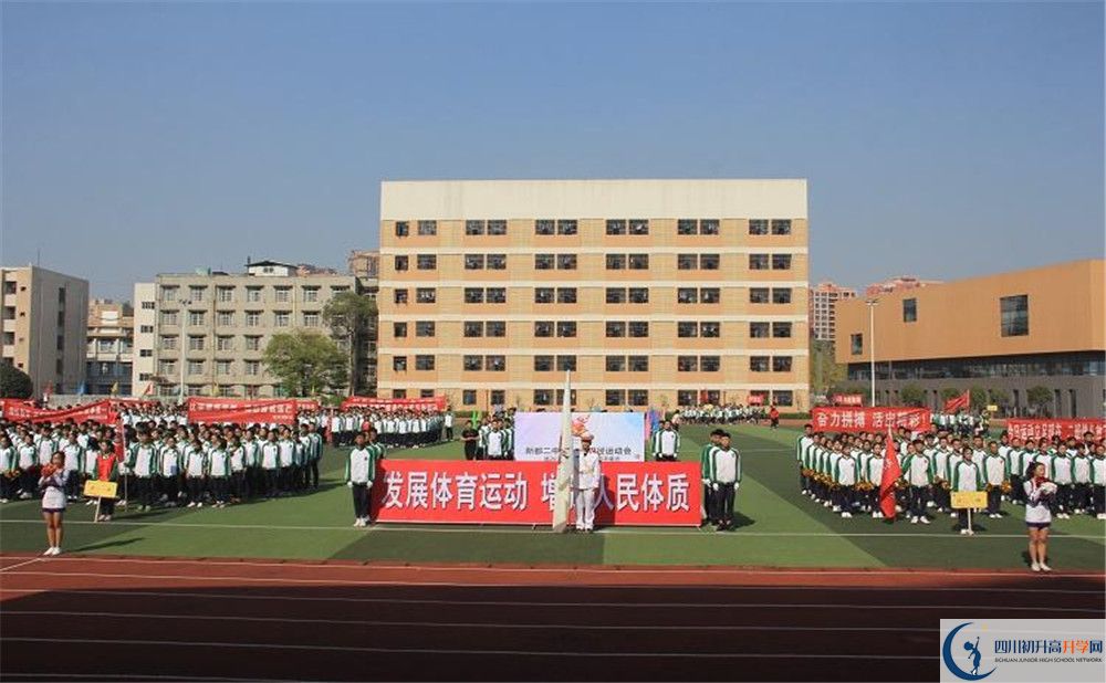 新都二中實(shí)驗(yàn)班人數(shù)是多少？