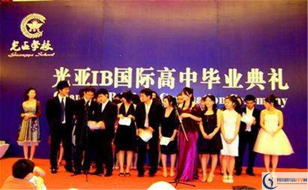 光亞學(xué)校實(shí)驗(yàn)班人數(shù)是多少？