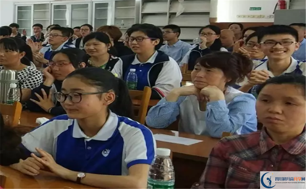 郫縣三中是私立收費(fèi)嗎？