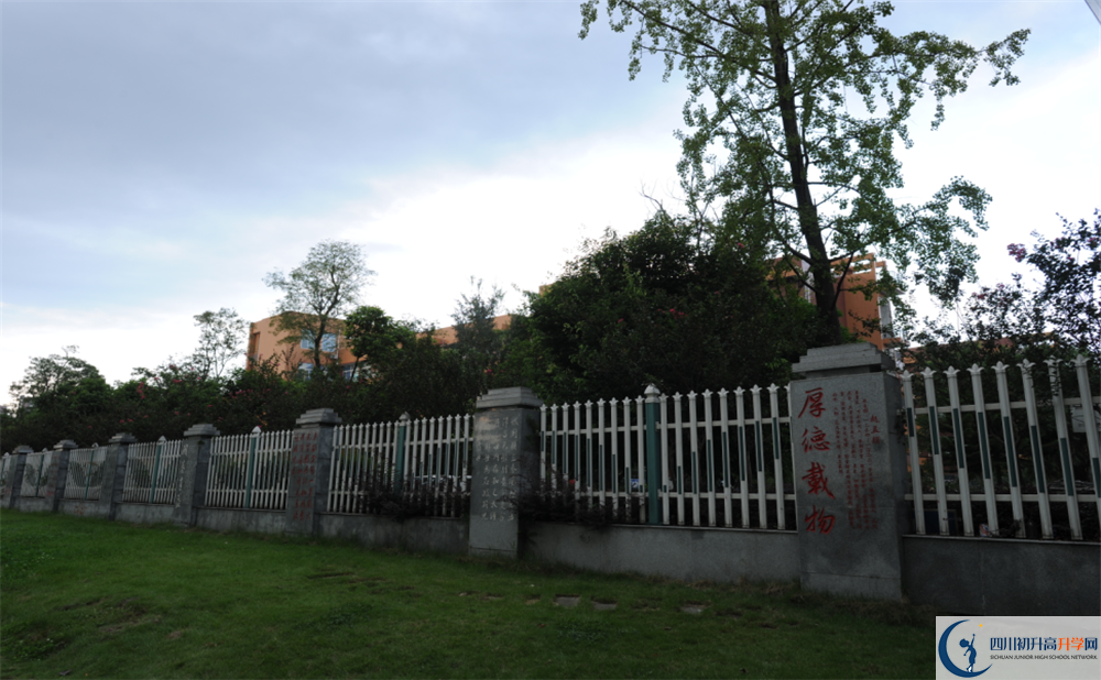 溫江中學(xué)實(shí)驗(yàn)班人數(shù)是多少？