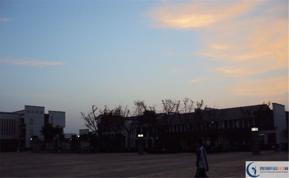 石室白馬中學高中平行班怎么樣？