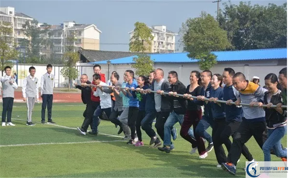 高埂中學(xué)是私立收費(fèi)嗎？