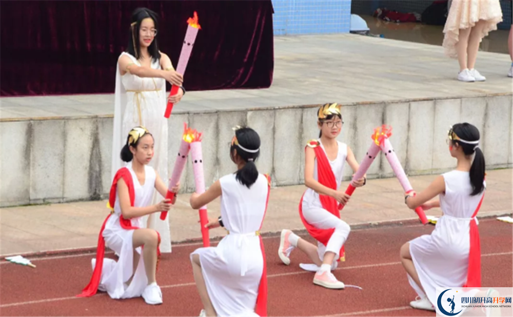 成都市泡桐樹中學(xué)與成都七中實驗學(xué)校哪一個好？