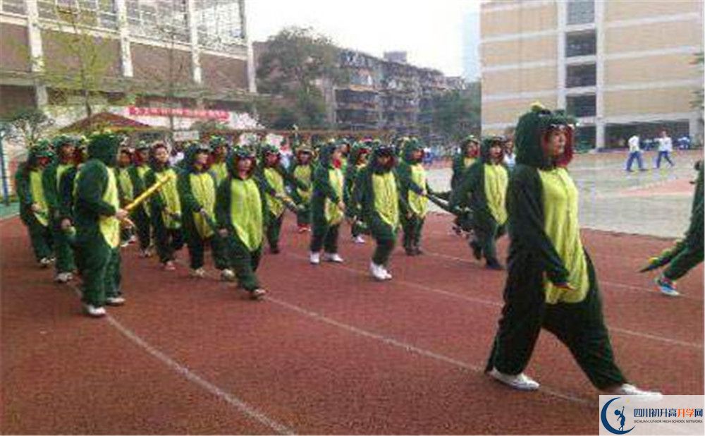 四川大學附屬中學實驗班學費貴嗎？