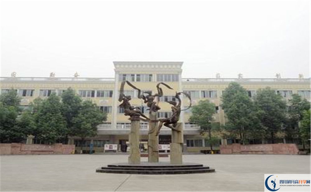 成都外國(guó)語(yǔ)學(xué)校實(shí)驗(yàn)班學(xué)費(fèi)貴嗎？