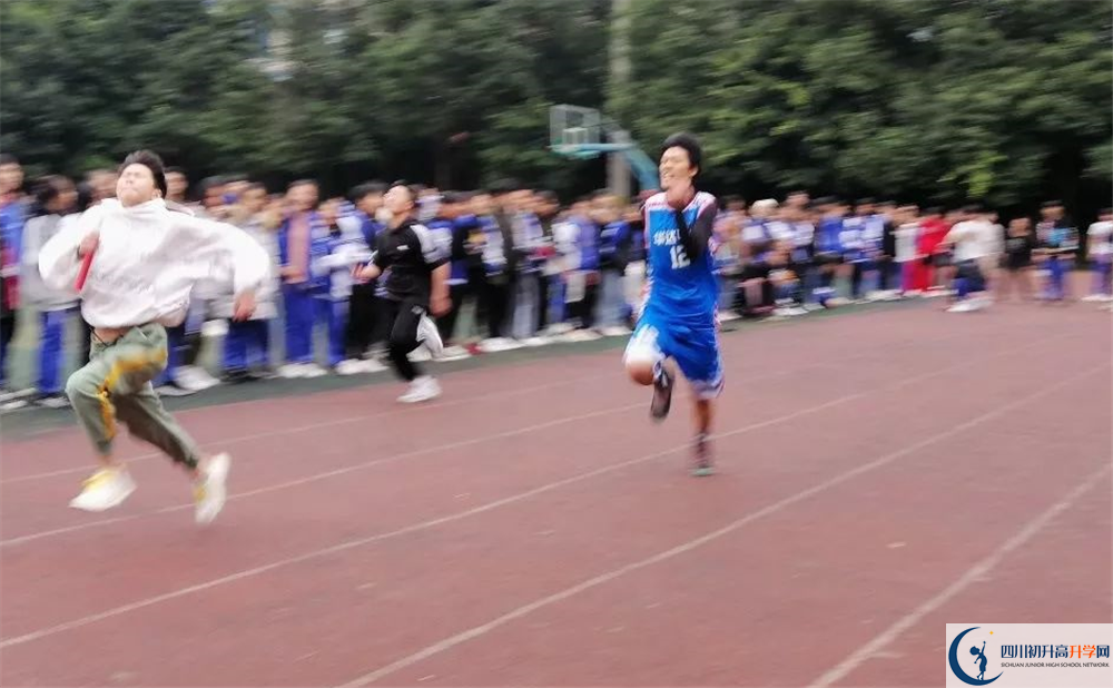 仁壽華達(dá)高中實(shí)驗(yàn)班學(xué)費(fèi)貴嗎？