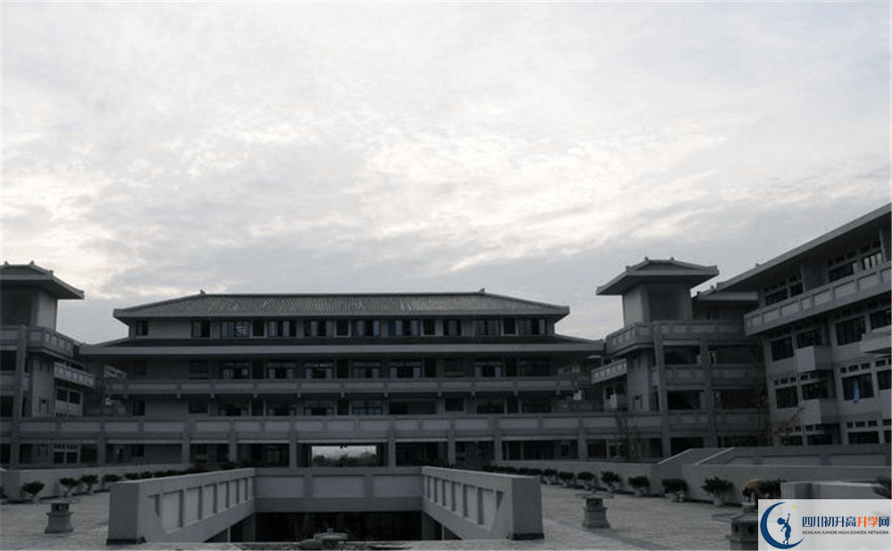 成都石室中學(xué)北湖校區(qū)與成都七中實驗學(xué)校哪一個好？