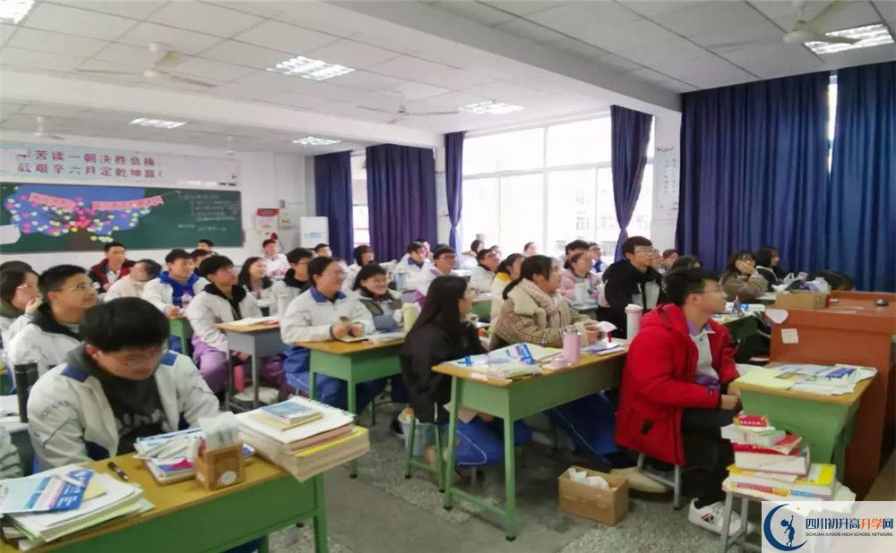 簡陽中學(xué)實(shí)驗(yàn)班學(xué)費(fèi)貴嗎？