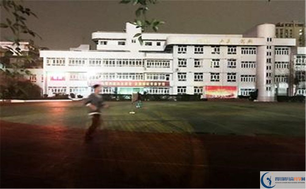 成都市第十七中學(xué)補課嗎？