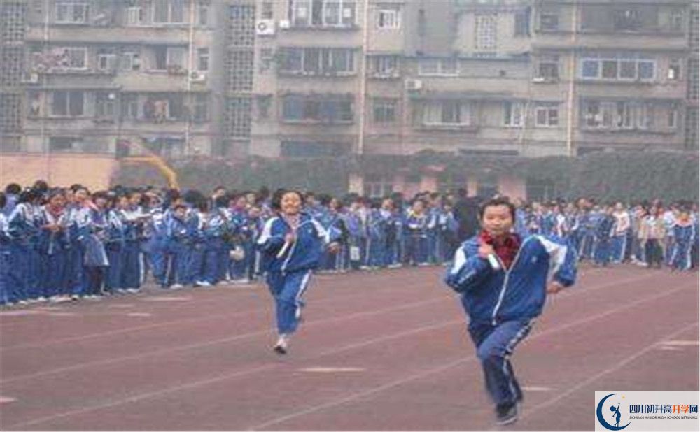 成都新世紀(jì)外國語學(xué)校在校學(xué)生總?cè)藬?shù)是多少？