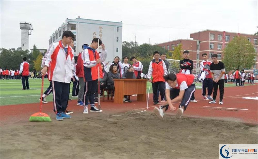 壽安中學(xué)在校學(xué)生總?cè)藬?shù)是多少？