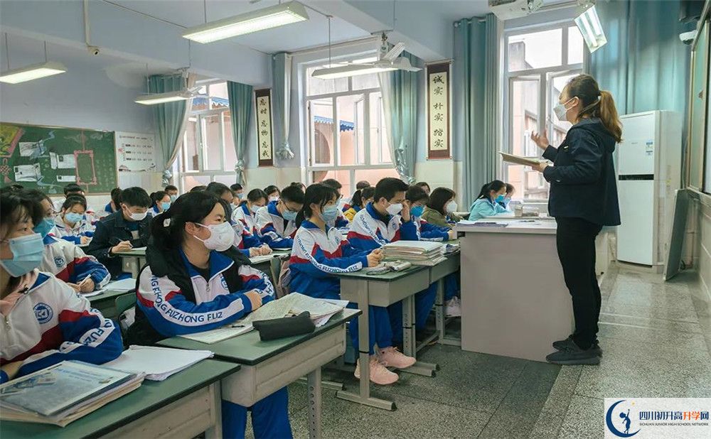 成都大學附屬中學初三課程資源在哪里看？