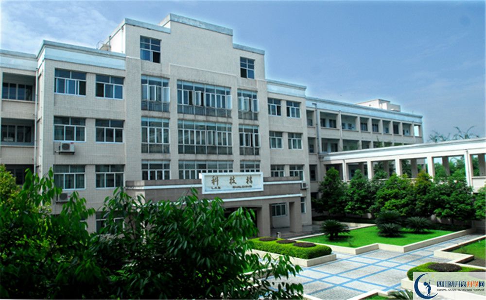 成都棠湖外國(guó)語(yǔ)學(xué)校今年的學(xué)費(fèi)怎么收取，是否變化？