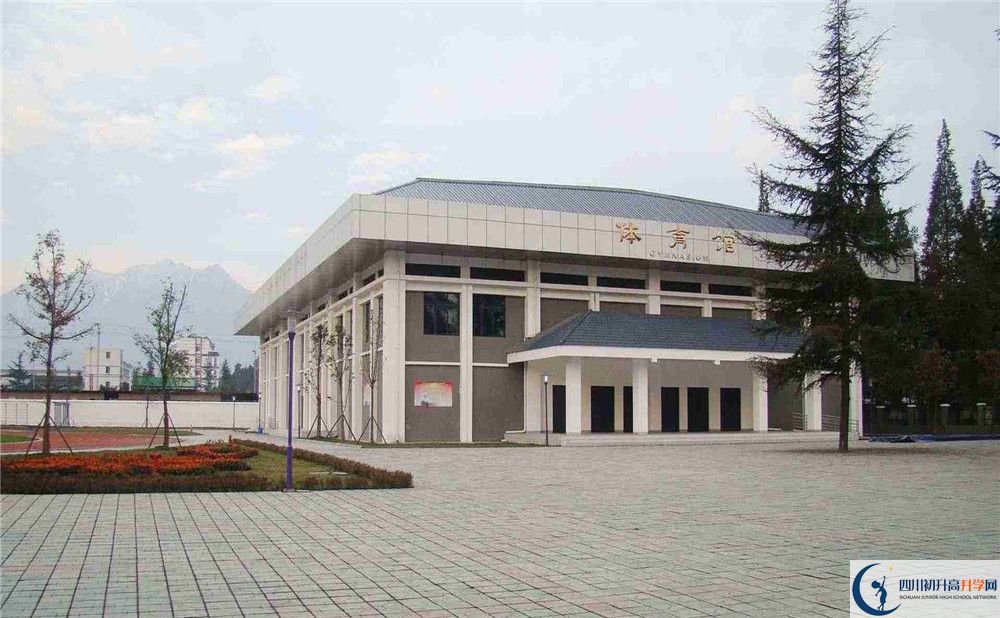 都江堰外國(guó)語(yǔ)實(shí)驗(yàn)學(xué)校2020年中考收分線是多少？