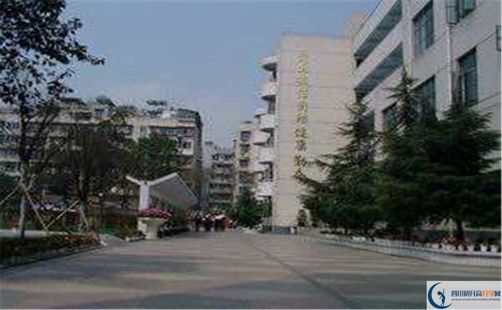 成都市第十七中學校2020年學校收費是多少錢？