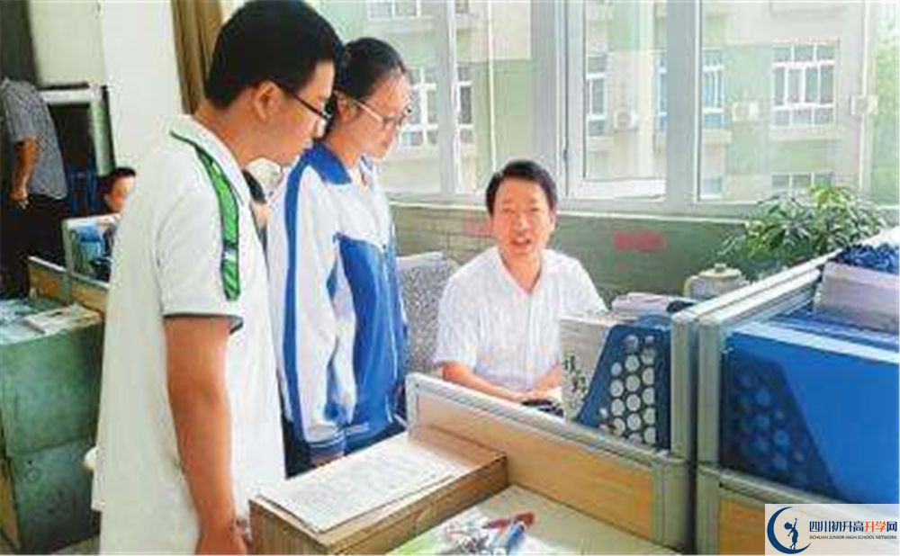 成都17中2020年學(xué)校收費是多少錢？